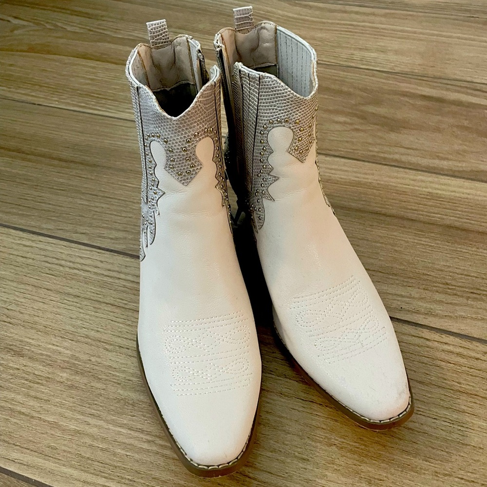 Coconuts by Matisse Cowboy Bootie